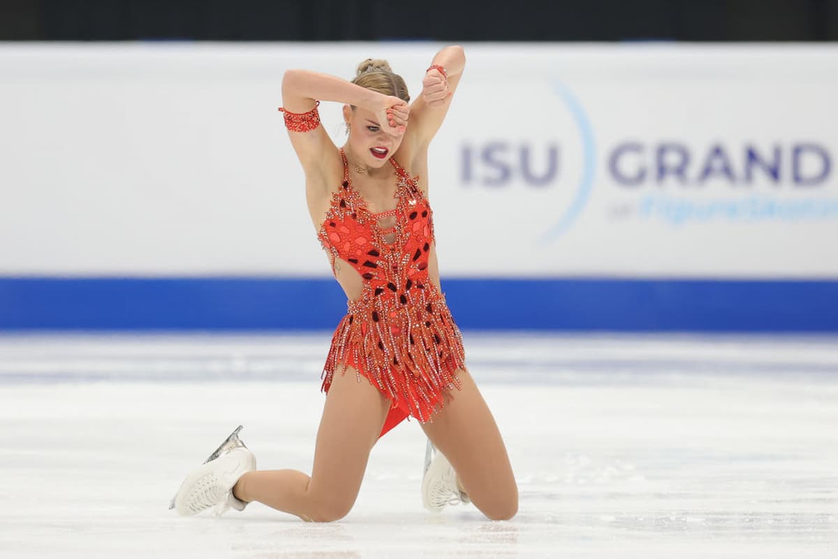 Loena Hendrickx beim Eiskunstlauf Grand Prix 2023 im Kurzprogramm