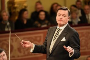 Neujahrskonzert 2024 Wiener Philharmoniker 1.1.2024, Dirigent Christian Thielemann, Ballett und Programm - hier im Bild der Dirigent des Neujahrskonzertes 2024 Christian Thielemann