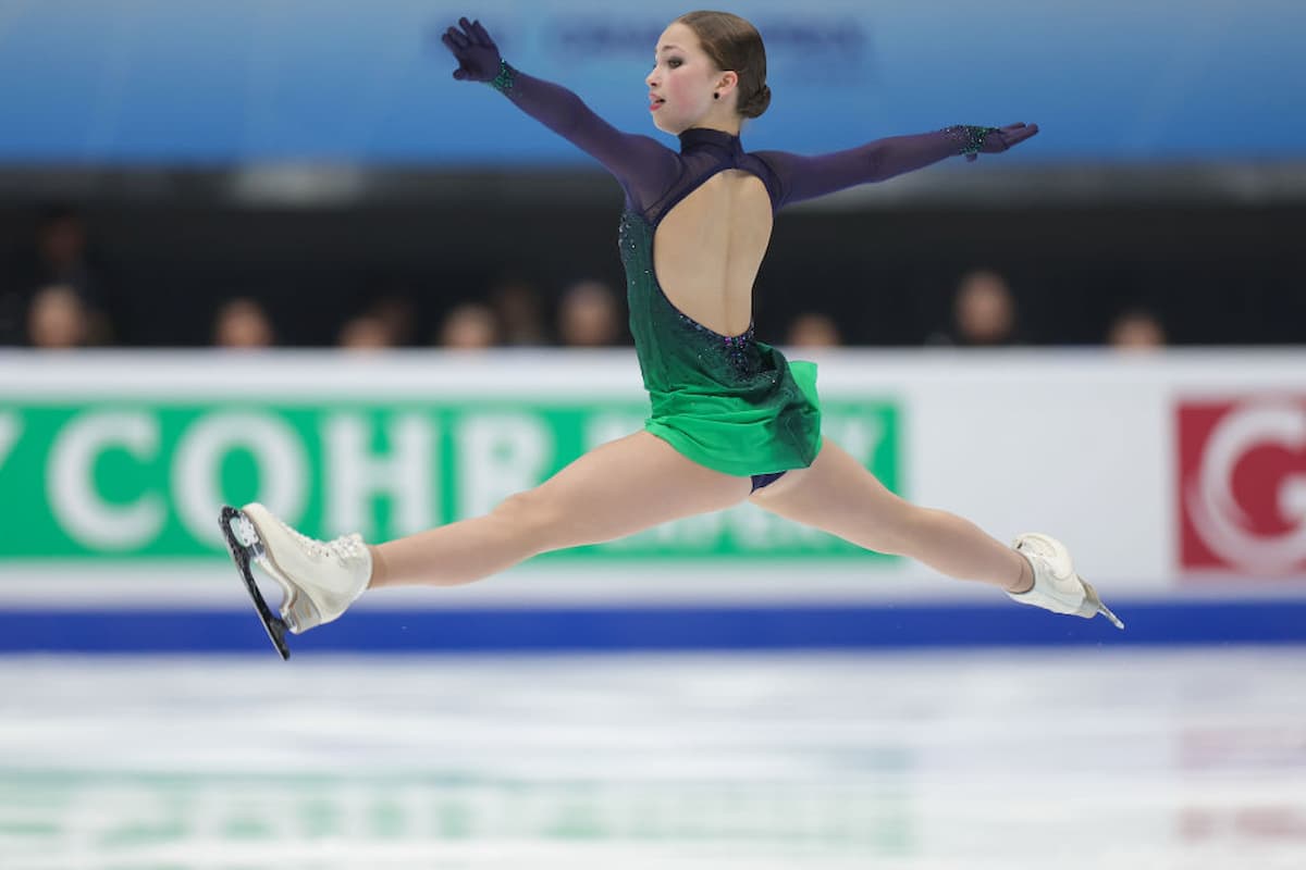 Nina Pinzarrone aus Belgien im Kurzprogramm Eiskunstlauf Grand Prix 2023