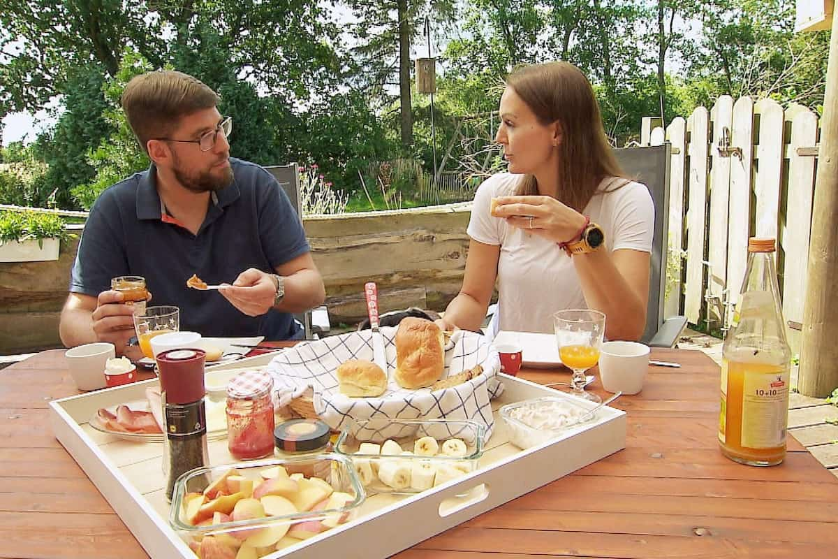 Timo und Stefanie beim gemeinsamen Frühstück