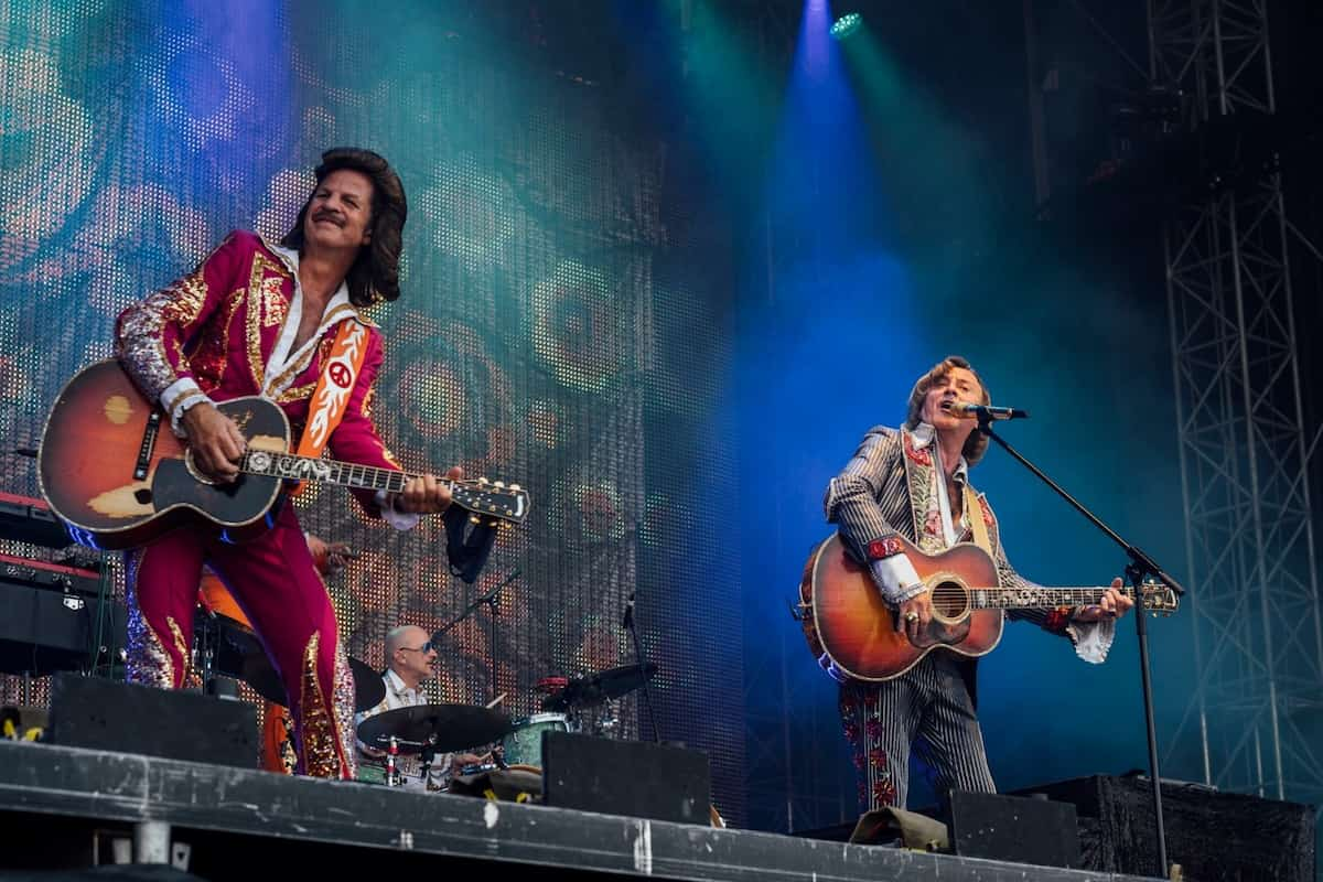 Dieter Thomas Kuhn (rechts) auf der Bühne mit seiner Band