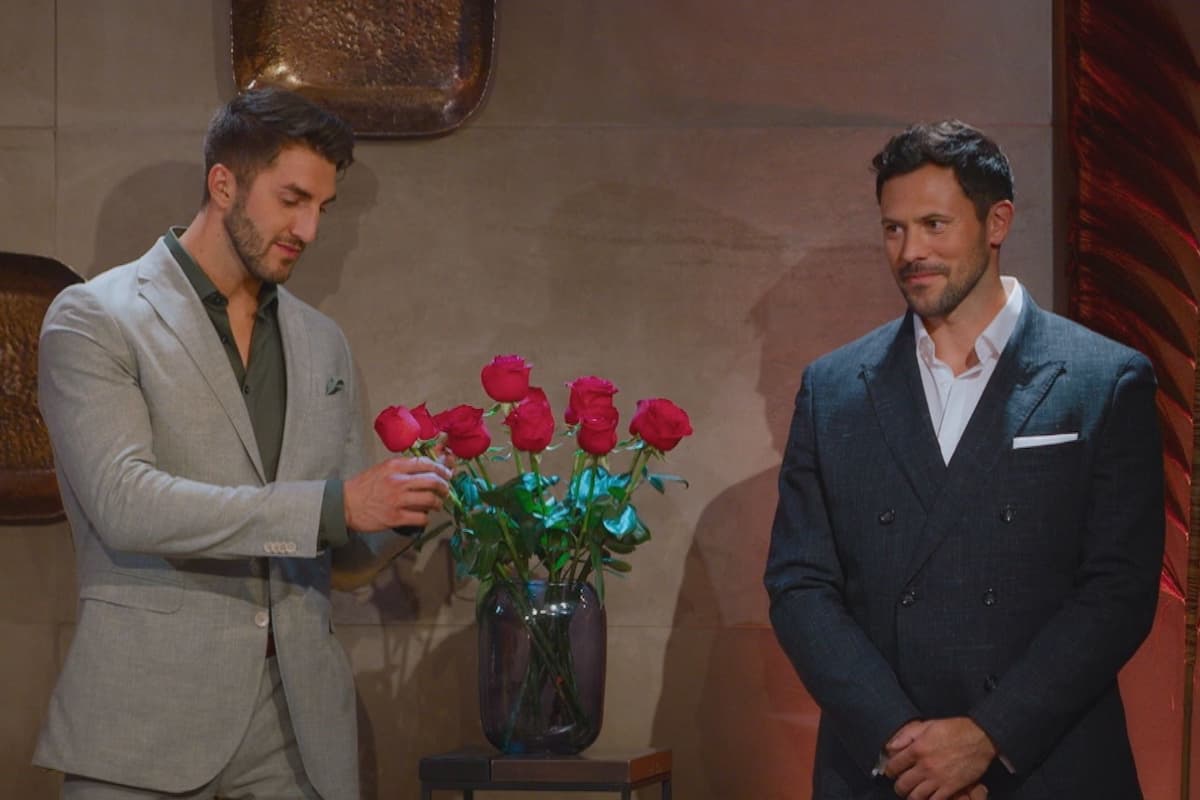 Dennis und Sebastian bei der Rosenvergabe beim Bachelor am 14.2.2024