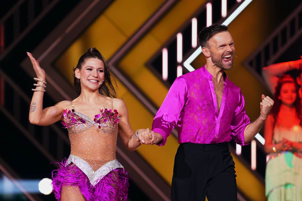 Jana Wosnitza und Vadim Garbuzov bei Let's dance 1.3.2024