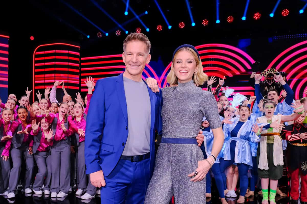 Andi Knoll und Fanny Stapf bei Die große Chance am 26.4.2024 vor den Final-Kandidaten