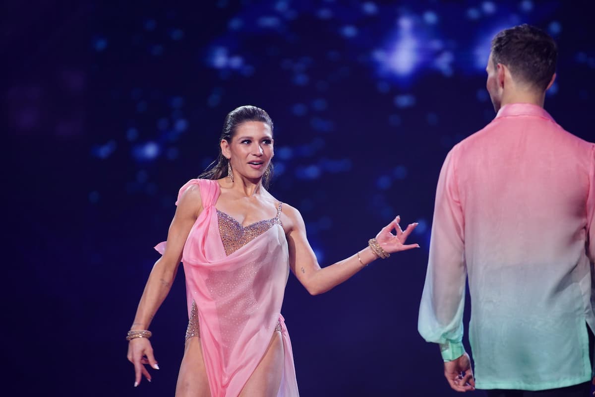 Rumba von Jana Wosnitza & Vadim Garbuzov bei Let's dance am 19.4.2024