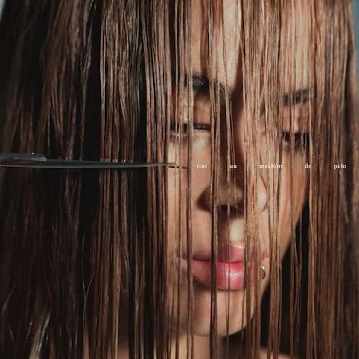 TINI 2024 - hier im Bild Tini (Martina Stoessel) auf dem Cover ihres neuen Albums “un mechón de pelo”