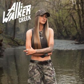 Alli Walker - Neuer Country-Song “Creek” veröffentlicht - hier im Bild das Single-Cover mit Alli Walker