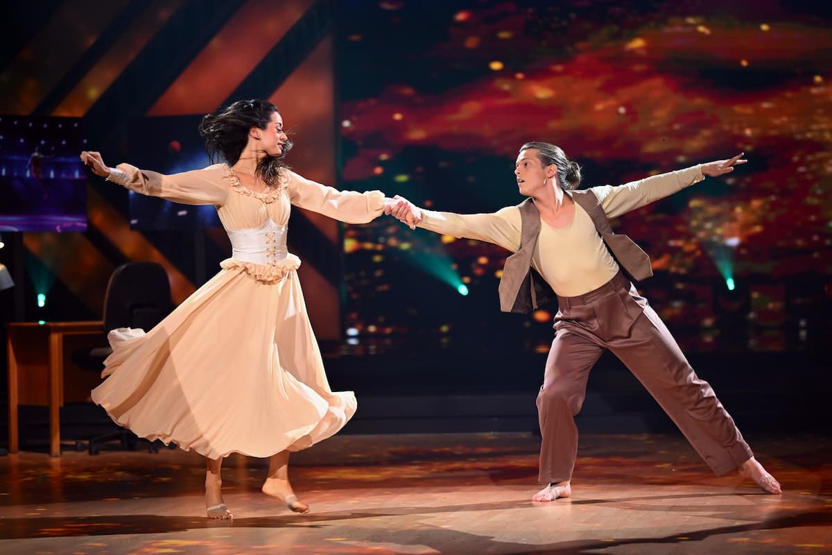 Gabriel Kelly & Malika Dzumaev - Magic Moments bei Let's dance am 3.5.2024