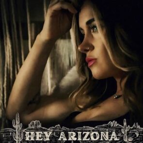 Lexi Tucker Neuer Country-Song “Hey Arizona” und Video zu “Did It Anyway” - hier im Bild das Single-Cover zum Song “Hey Arizona”mit dem Gesucht von Lexi Tucker in Großaufnahme