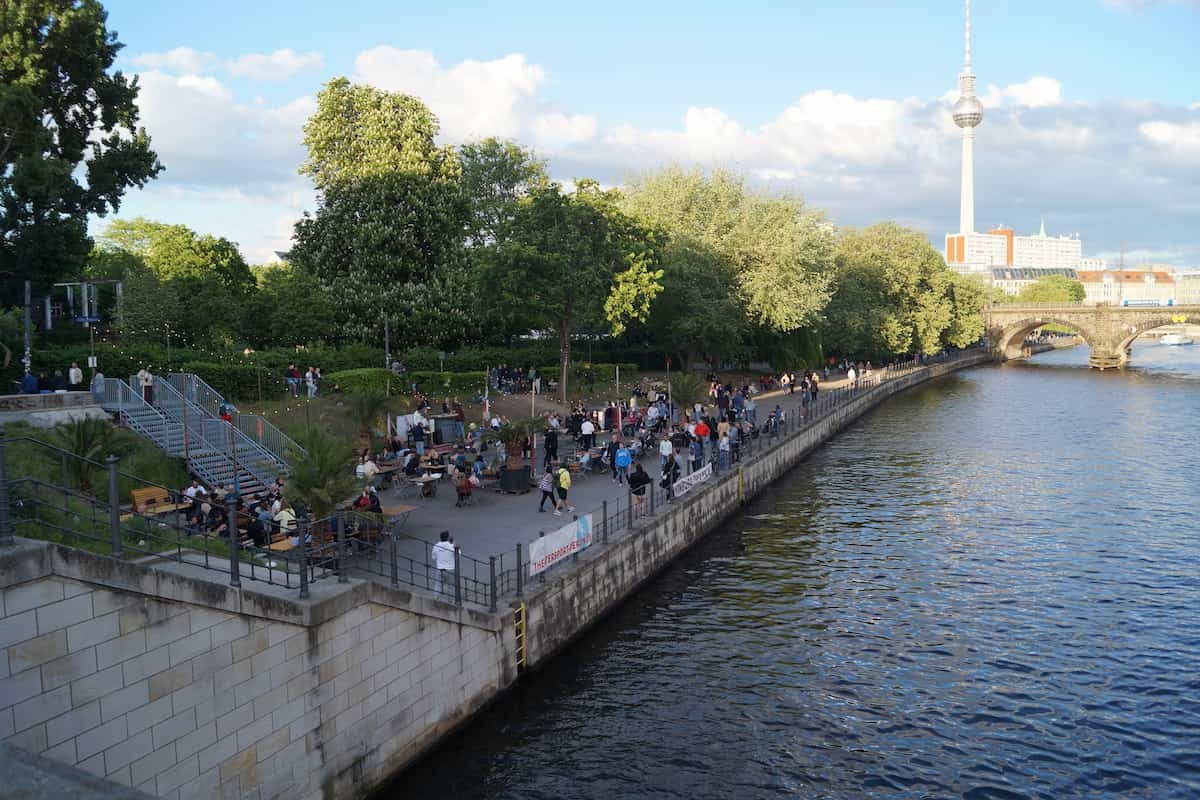 Tanzen Open Air Strandbar Mitte Monbijoupark am Bodemuseum 2024 - Foto vom 5.5.2024