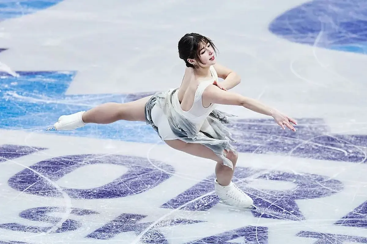 Alysa Liu aus den USA bei der Eiskunstlauf-WM 2025 mit Platz 1 im Kurzprogramm