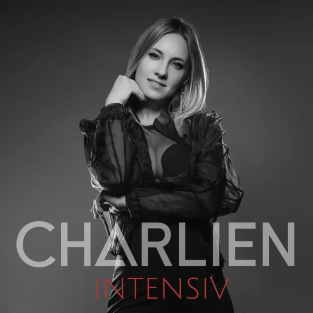 Charlien - Schlager “Intensiv” veröffentlicht - hier im Bild das Single-Cover mit einem Foto der Sängerin Charlien