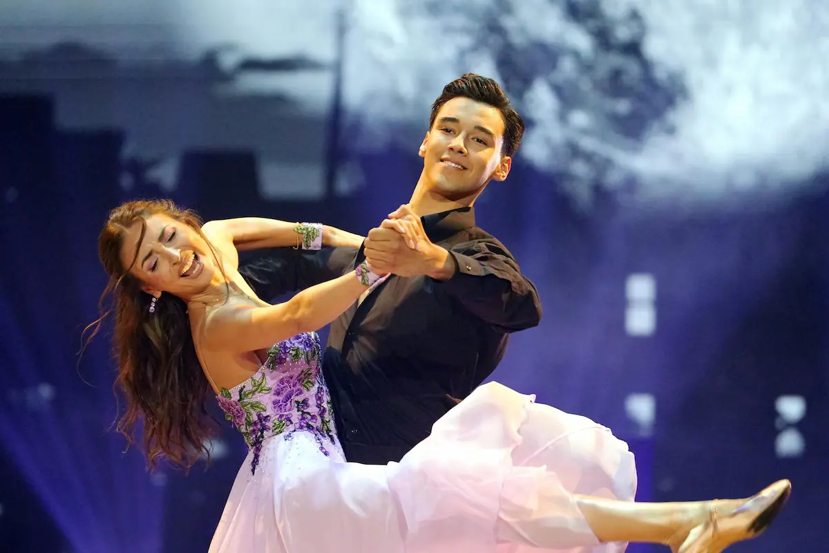Ekaterina Leonova und Diego Pooth beim Langsamen Walzer bei Let's dance am 25.4.2025