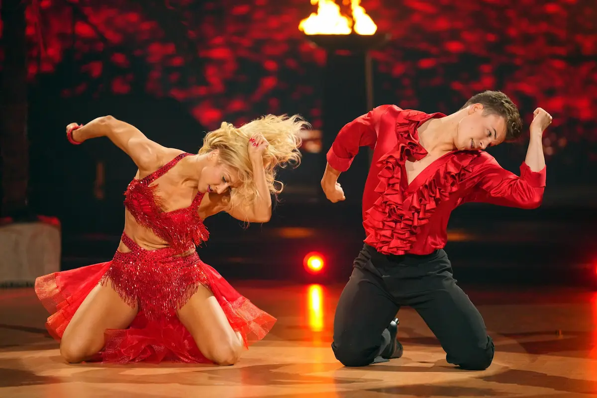 Kathrin Menzinger und Taliso Engel - Samba Let's dance 25.4.2025