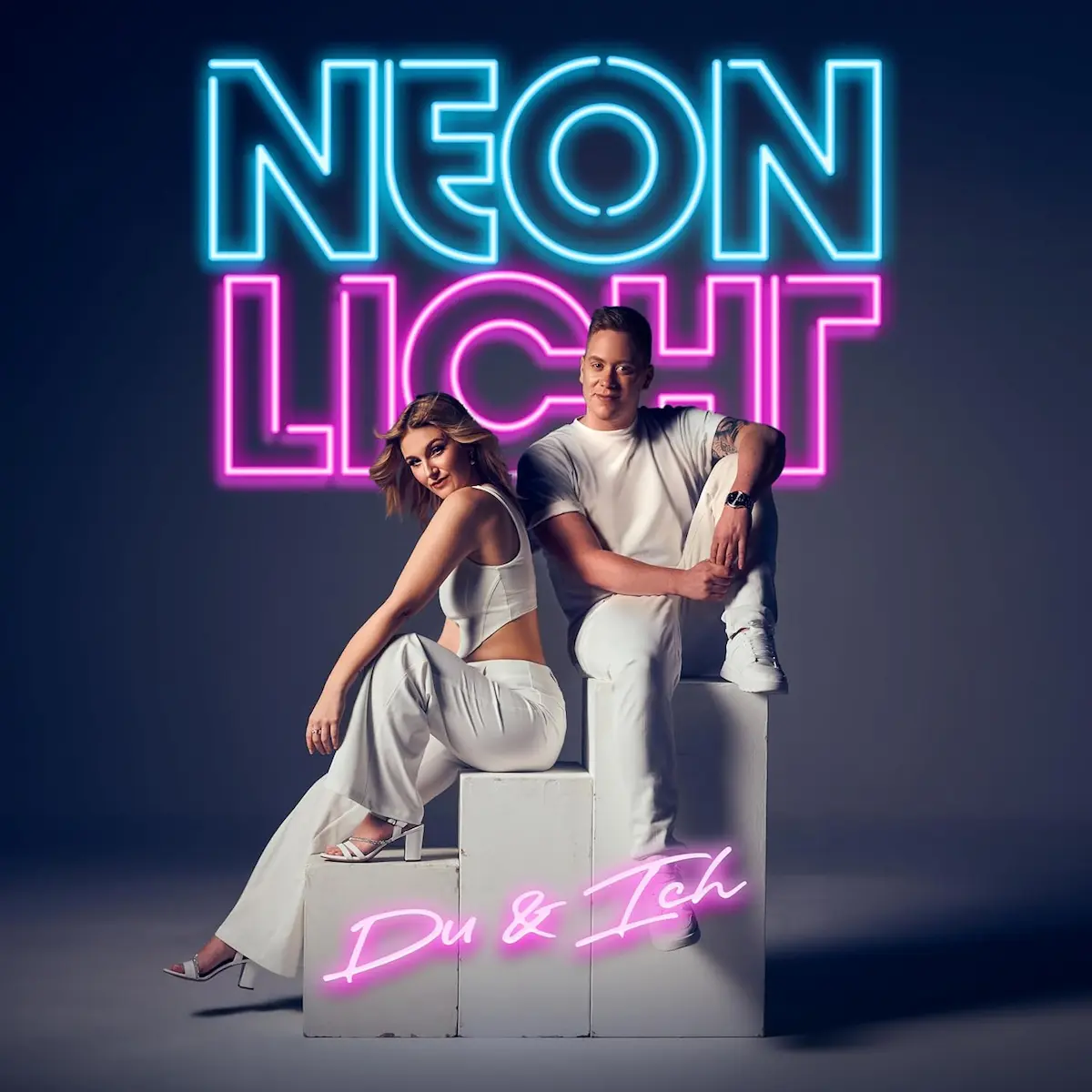 Neonlicht CD “Du & Ich” 2025 - hier im Bild das CD-Cover mit dem Schlager-Duo Neonlicht im Mittelpunkt
