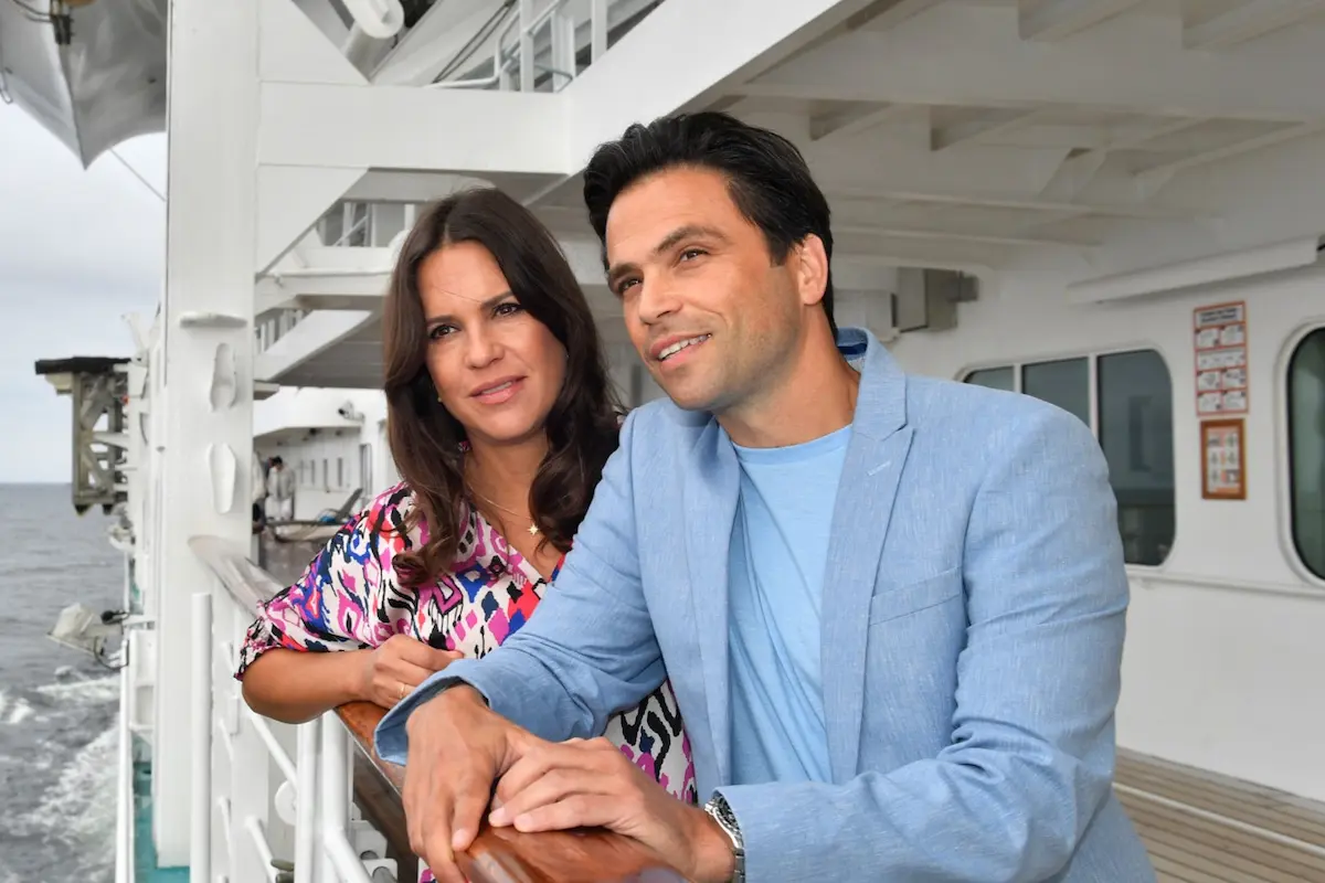Traumschiff 20.4.2025 - Jan Riether (Karim Cherif) und Maike Kappes (Birthe Wolters)
