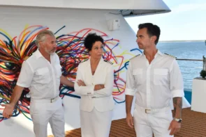 Traumschiff 20.4.2025 Ostern Besetzung, Schauspieler, was passiert in Miami - hier im Bild Daniel Morgenroth als Staff-Kapitän Martin Grimm, Barbara Wussow als Hotel-Direktorin Hanna Liebhold und Florian Silbereisen als Kapitän Max Parger an Bord vom Traumschiff