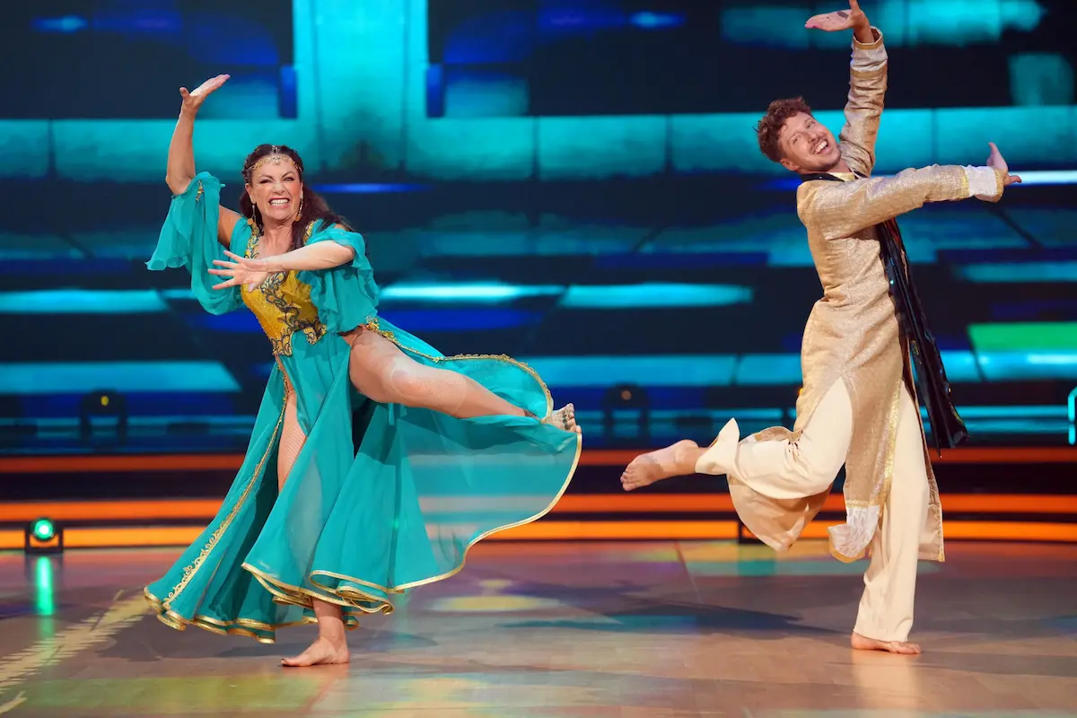 Christine Neubauer & Valentin Lusin beim Bollywood Tanz-Duell Let's dance 2.5.2025