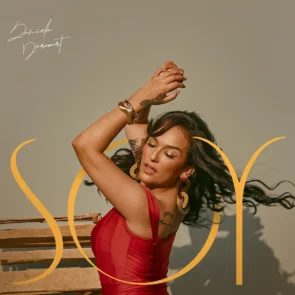 Daniela Darcourt Album Soy (Salsa-Musik-Tipp) - hier im Bild das Albuim-Cover mit der tanzenden Sängerin im Mittelpunkt