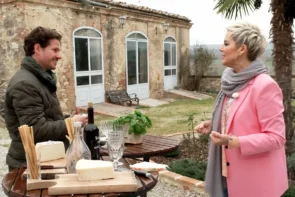 Bauer sucht Frau International 30.6.2025: Was passiert in Folge 5? - im Bild Moderatorin Inka Bause mit Martin