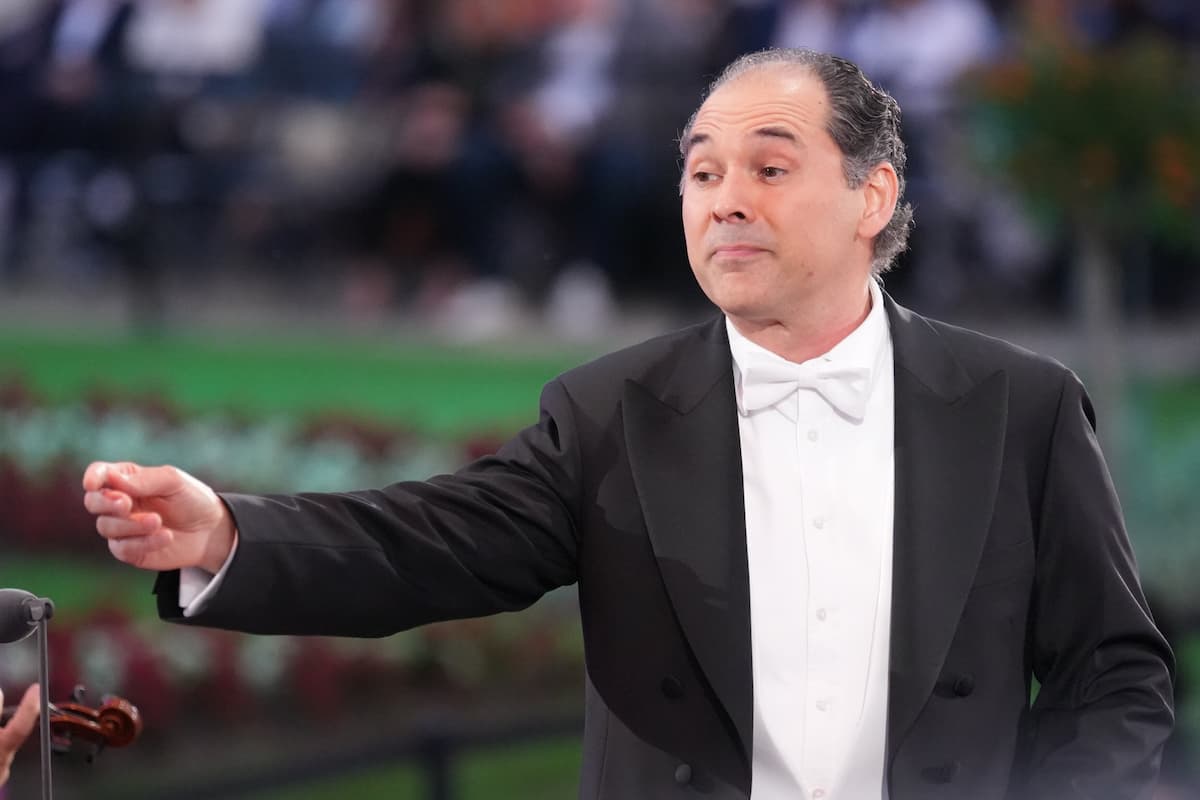 Dirigent Tugan Sokhiev beim Sommernachtskonzert 2025 Wiener Philharmoniker in Wien