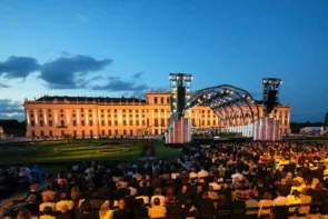 Sommernachtskonzert 2025 Wiener Philharmoniker 13.6.2025 in Wien, Dirigent Tugan Sokhiev - Konzert-Foto