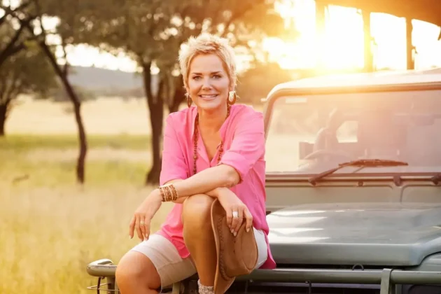 Bauer sucht Frau International 1.7.2025: Was ist los in Folge 6? - hier im Bild Moderatorin Inka Bause