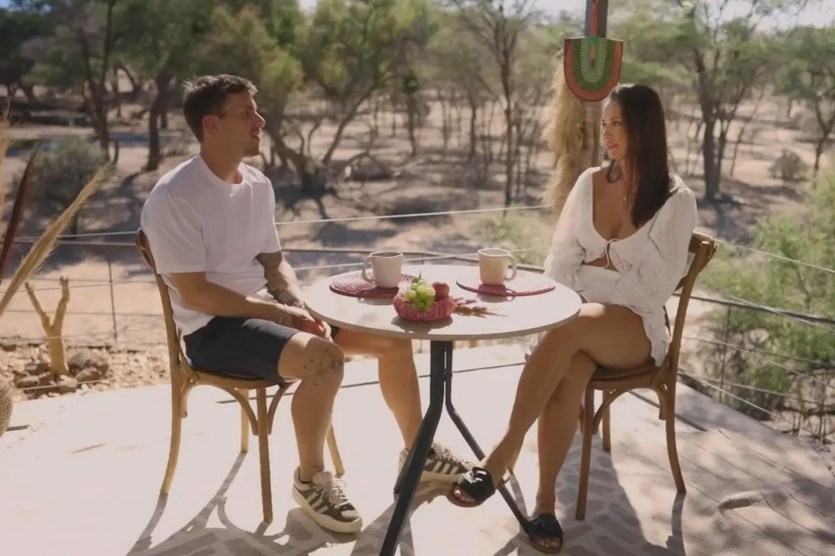 Felix und Paulina am Morgen, als sie freiwillig ausscheidet - Bachelor 20.8.2025