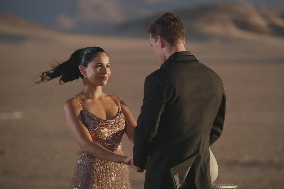 Seyma und Felix bei der Vergabe seiner letzten Rose im Bachelors 2025 Finale