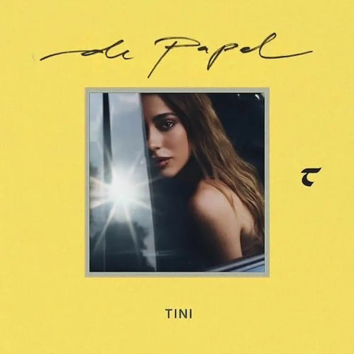 Tini veröffentlicht neuen Song „De Papel“ - hier im Bild das Single-Cover mit einem Foto der Sängerin