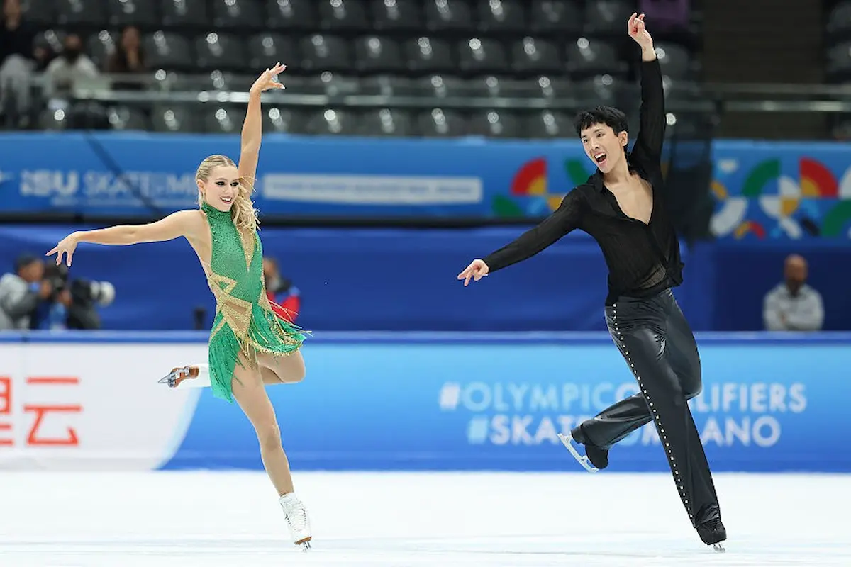 Eiskunstlauf Olympia-Qualifikation Peking 19.–21. September 2025 Ergebnisse - hier im Bild Eistanz-Paar Holly Harris - Jason Chan aus Australien