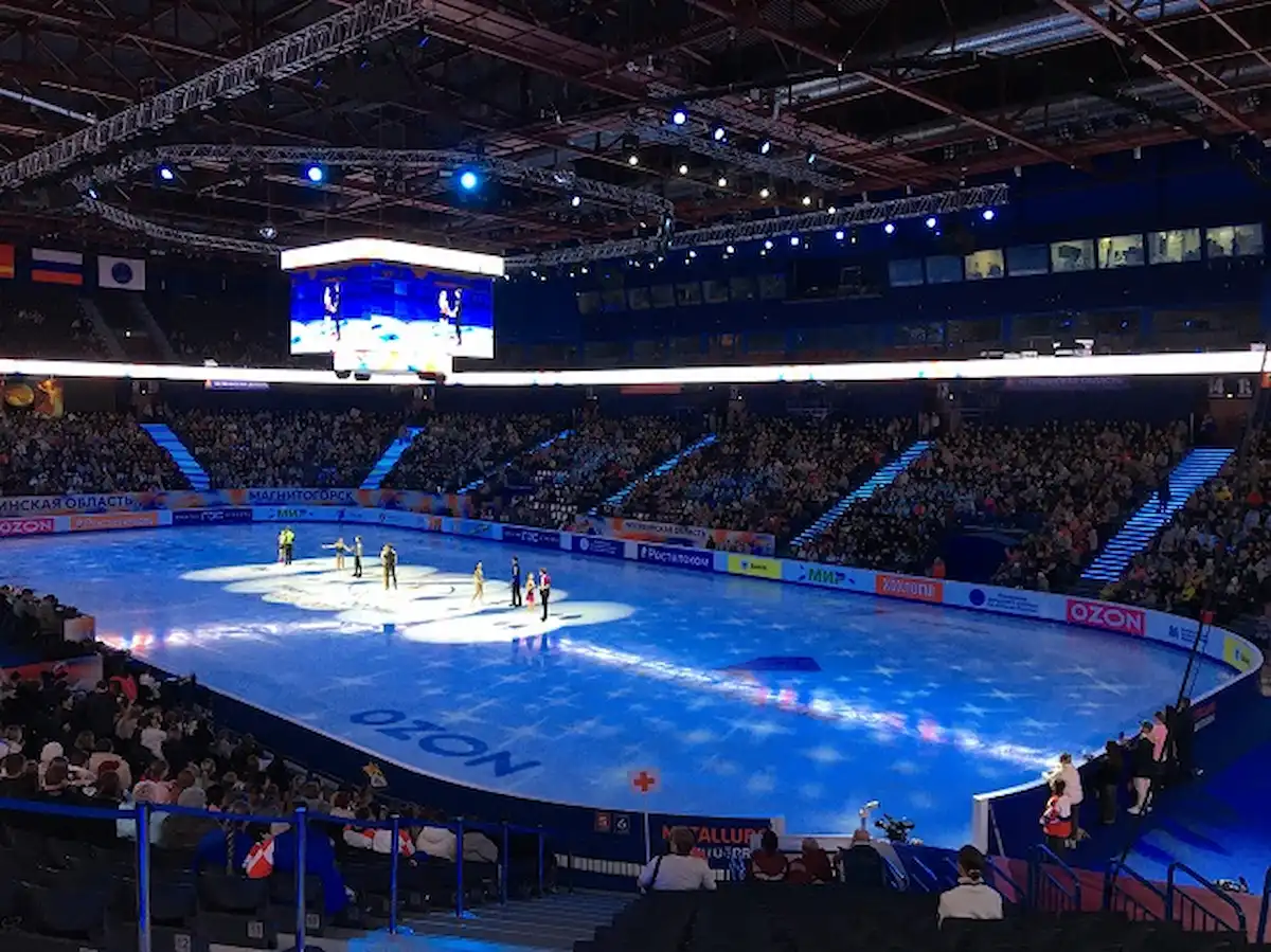 Eiskunstlauf in Magnitogorsk im Oktober 2025 im Eis-Palast „Metallurg“