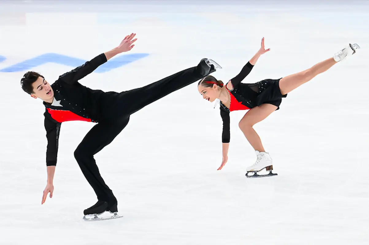 Polina Shesheleva - Egor Karnaukhov im Kurzprogramm beim Junior Grand Prix Eiskunstlauf Krasnojarsk