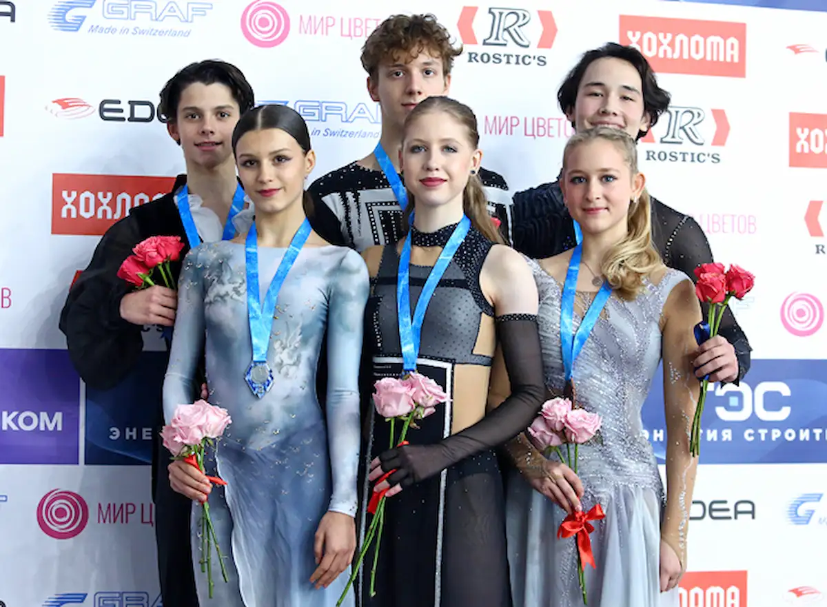Siegerehrung Eistanz beim Eiskunstlauf Junior Grand Prix Moskau (2)