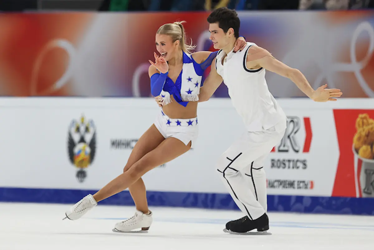 Sofia Leonteva - Daniil Gorelkin, Eistanz-Paar beim Grand Prix Eiskunstlauf Magnitogorsk 2025 - Rhythm Dance