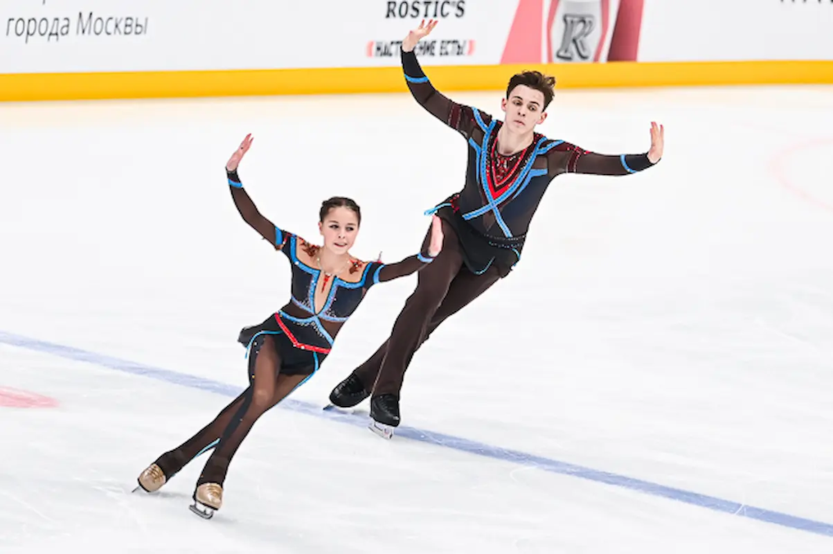 Zoya Kovyazina – Artemiy Mokhov - Eiskunstlauf-Paar, Sieger beim Junior Grand Prix Moskau 1-2025