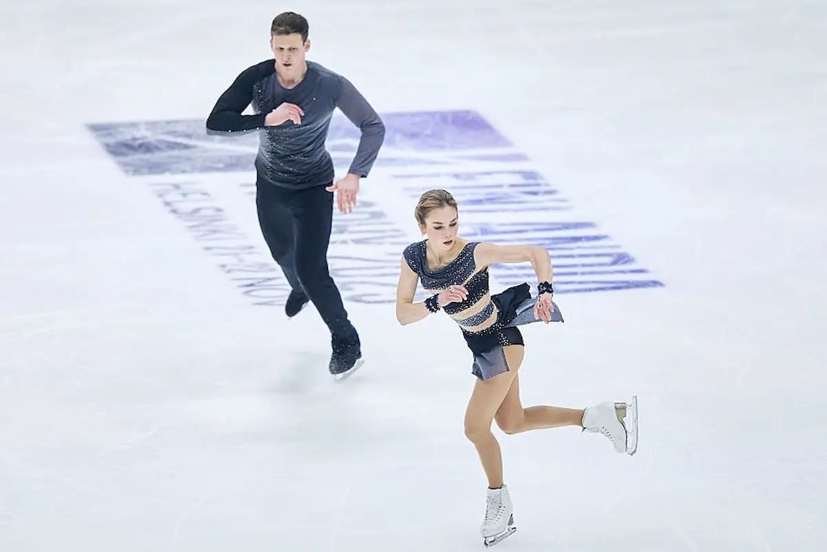 Alisa Efimova - Misha Mitrofanov aus den USA im Kurzprogramm beim ISU Grand Prix Helsinki 2025