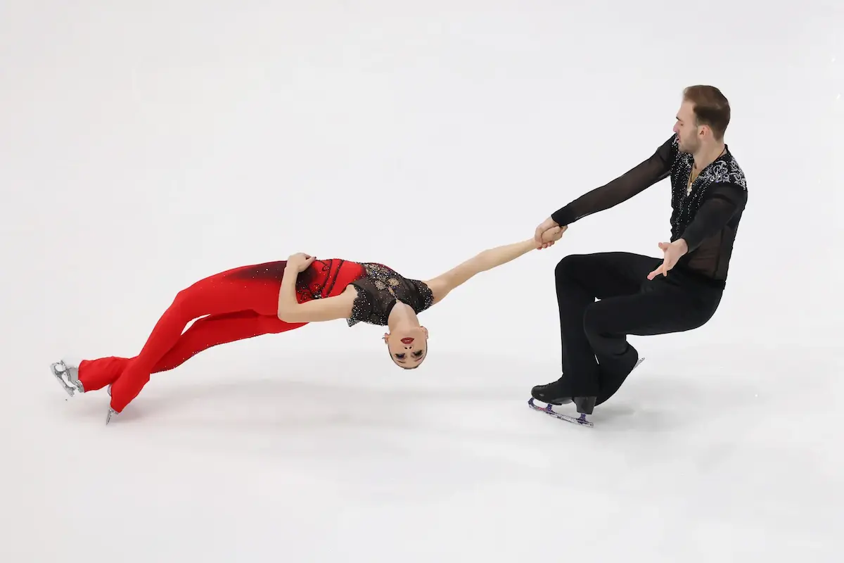 Anastasiia Metelkina - Luka Berulova aus Georgien beim ISU Grand Prix Skate America Lake Placid 2025