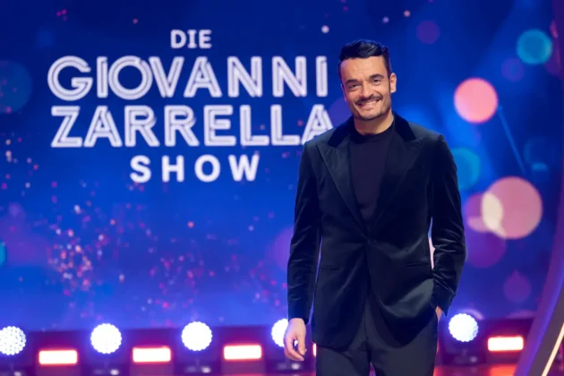 Giovanni Zarrella Show 22. November 2025 TV-Kritik, Meinung, Gäste - hier im Bild der Moderator auf der Bühne in Offenburg