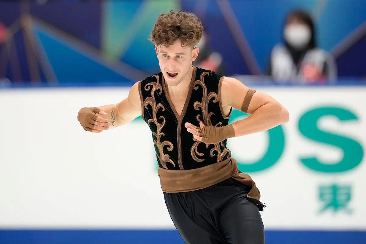 Lukas Britschgi aus der Schweiz bei seiner Kür - NHK Trophy Eiskunstlauf ISU Grand Prix 2025