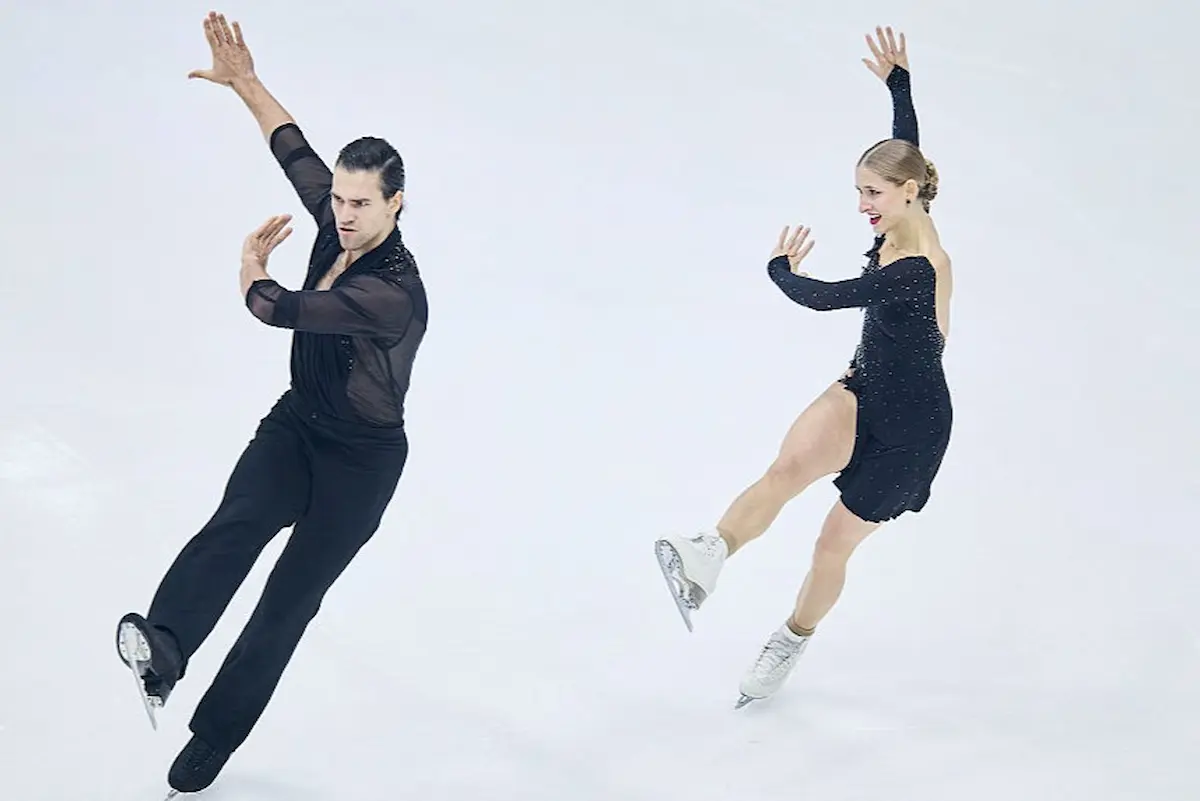 Minerva Fabienne Hase - Nikita Volodin aus Deutschland führen beim ISU Grand Prix Finnland 2025 nach Kurzprogramm