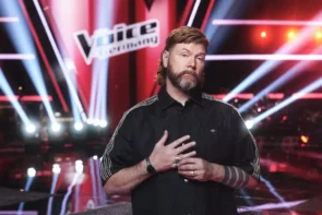 The Voice of Germany 28. November 2025 - Talente, letzte Hot Seats - hier im Bild Coach Rea Garve im The Voice - Studio vor der Bühne