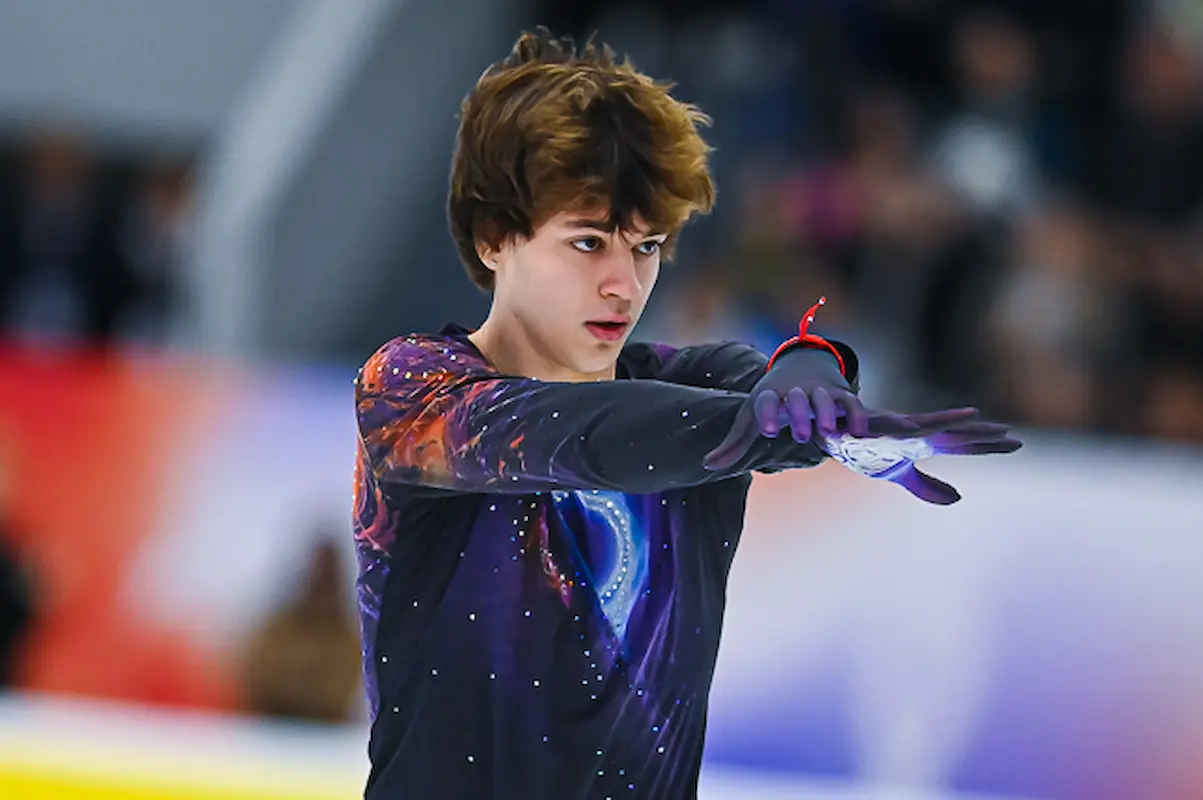 Vladislav Dikidzhi beim Eiskunstlauf Grand Prix Kasan 2025 im Kurzprogramm