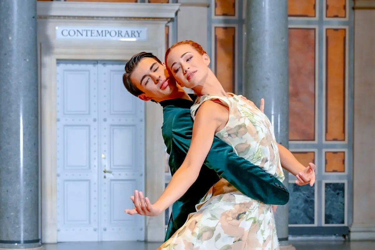 Alaia Rogers und Victor Cagnin tanzen beim Neujahrskonzert am 1.1.2026