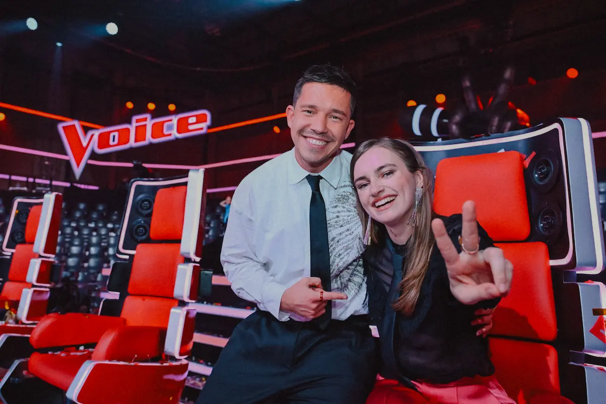 Anne Mosters ist Sieger-Gewinner The Voice of Germany 2025 - hier im Bild Anne Mosters mit ihrem Coach Nico Santos im Finale The Voice of Germany nach ihrem Sieg in der Casting-Show