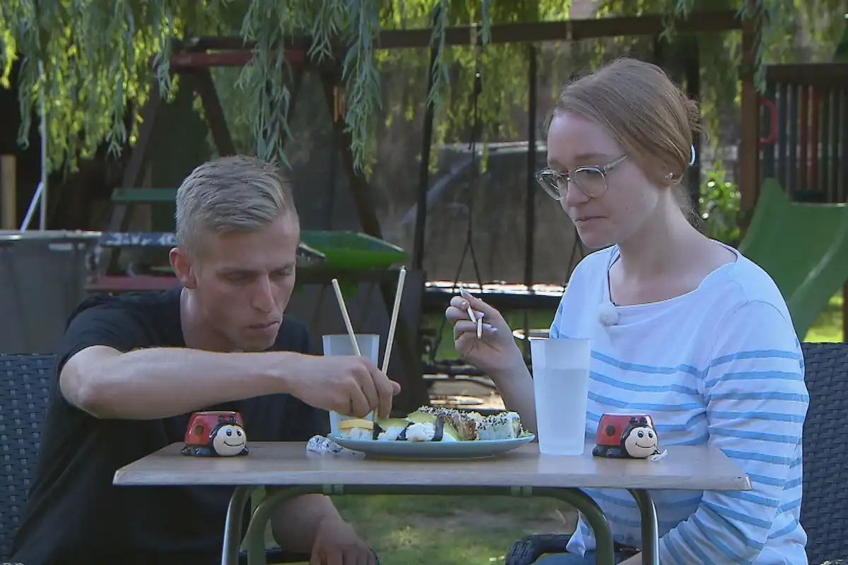 Christopher isst das erste Mal Sushi mit Paunline - Bauer sucht Frau 22.12.2025
