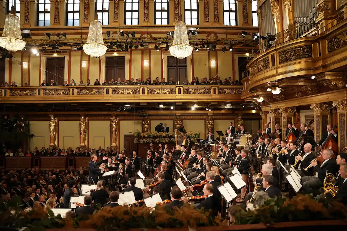Die Wiener Philharmoniker zum Neujahrskonzert 2026 auf der Bühne