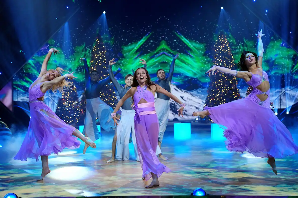 Let's dance Weihnachts-Ausgabe 2025 - Gruppentanz der Profitänzer