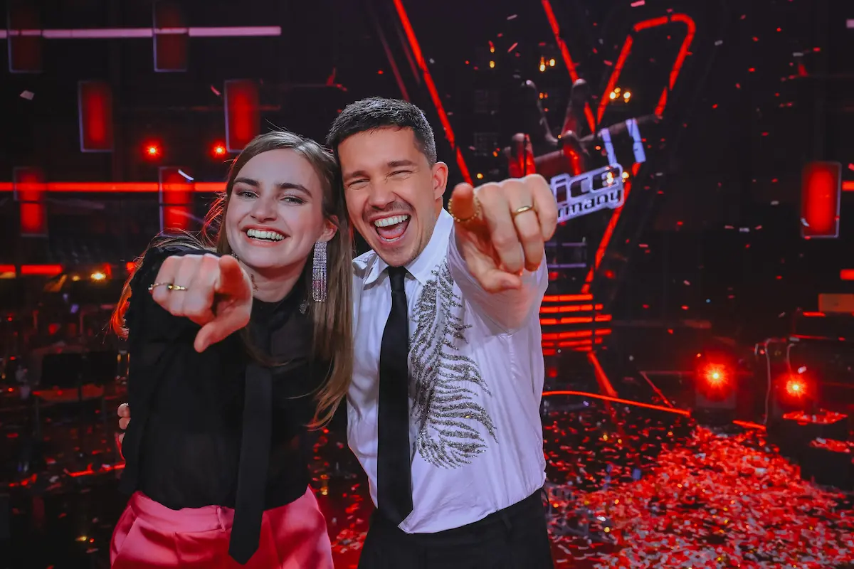 Sieger-Gewinner The Voice of Germany Anne Mosters mit ihrem Coach Nico Santos (Team Nico) im Finale