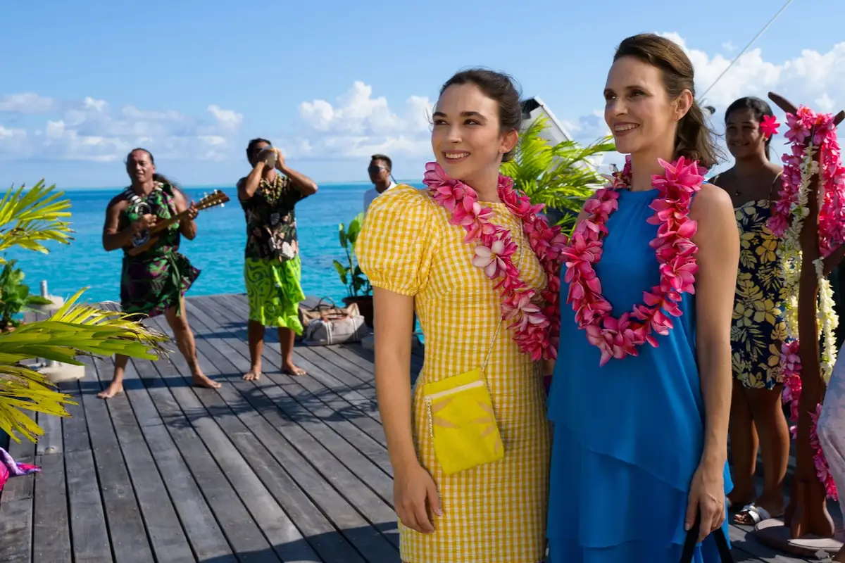 Traumschiff 26.12.2025 - Kassandra Wedel als Elsa Westrup mit Samara Fry als deren Tochter Nora Westrup